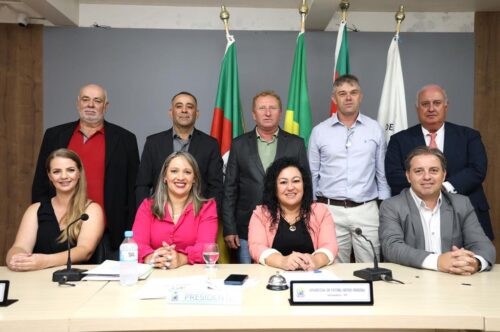 Legislativo empossa suplentes e aprova projetos durante sessão ordinária